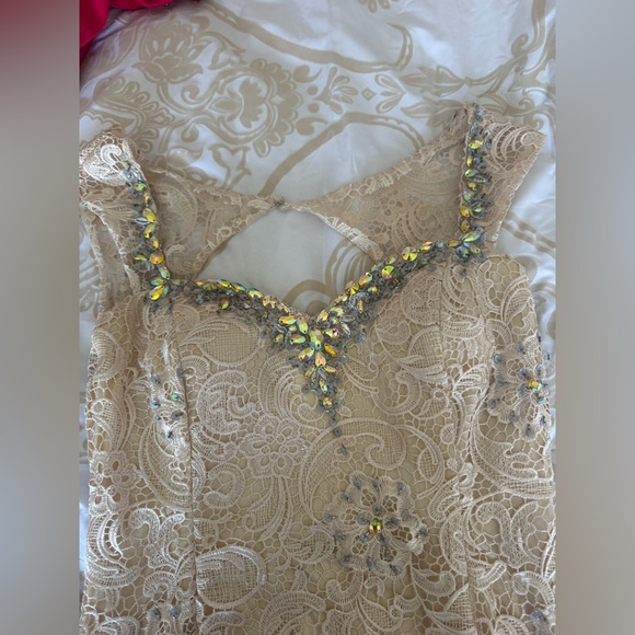 Dancing Queen Gold Sleeveless V-Neck Gown - Picture 4 of 5